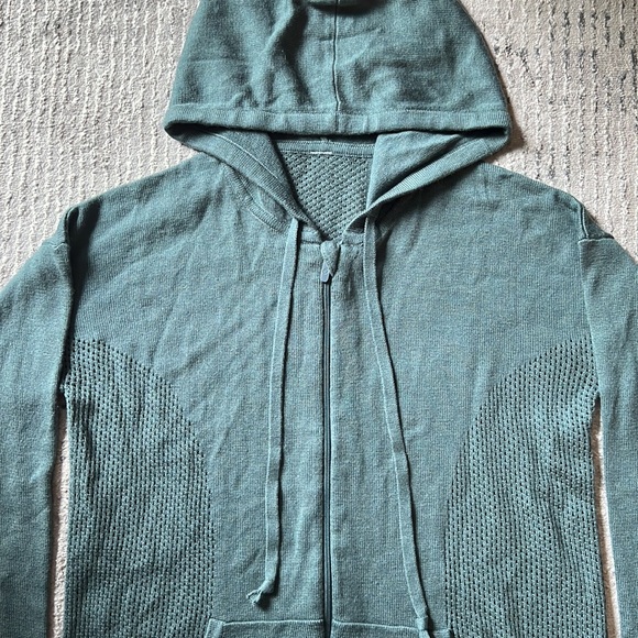 Lululemon Wake Up & Go Sweater - Picture 6 of 10